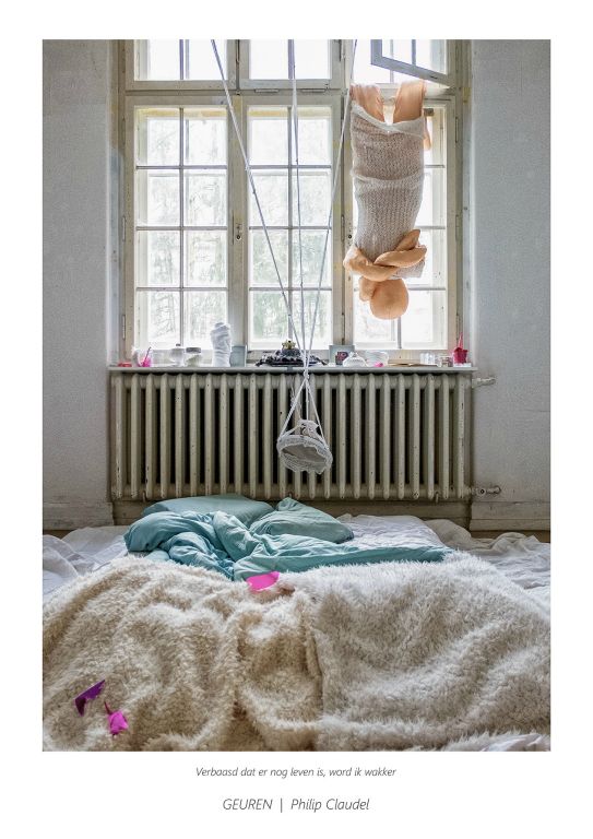Verbaasd dat er nog leven is, word ik wakker. [GEUREN van Philip Claudel]